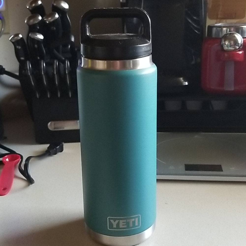 YETI River Green 26 oz Rambler Bottle w/ 2 Tops